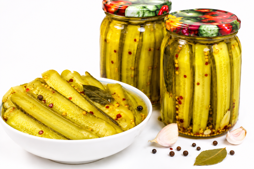 Ogórki kanapkowe z kurkumą i chili.